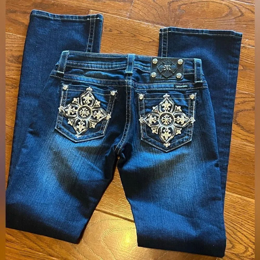 Miss me (NWOT) size 27 low-rise rhinestone embellished & rhinestone button